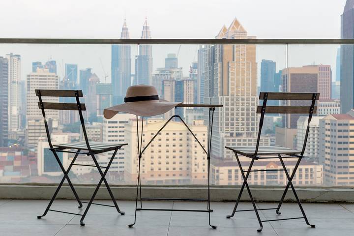 Decorate with a minimalist balcony design