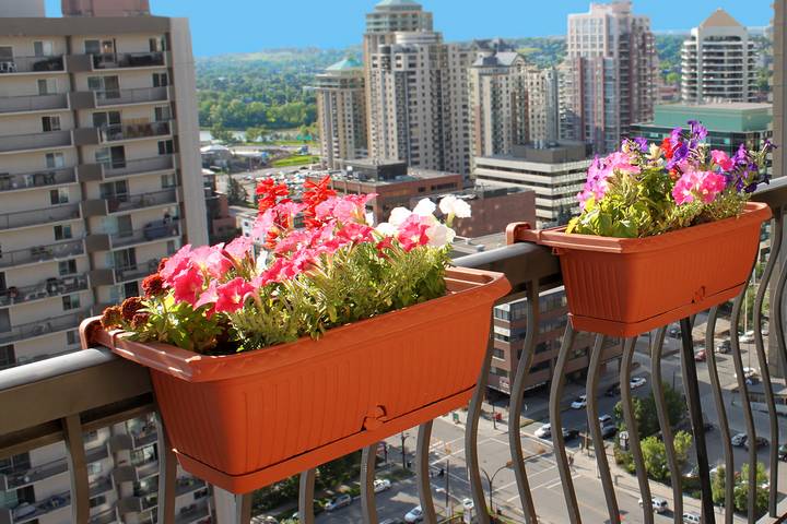 Use vertical space on the balcony