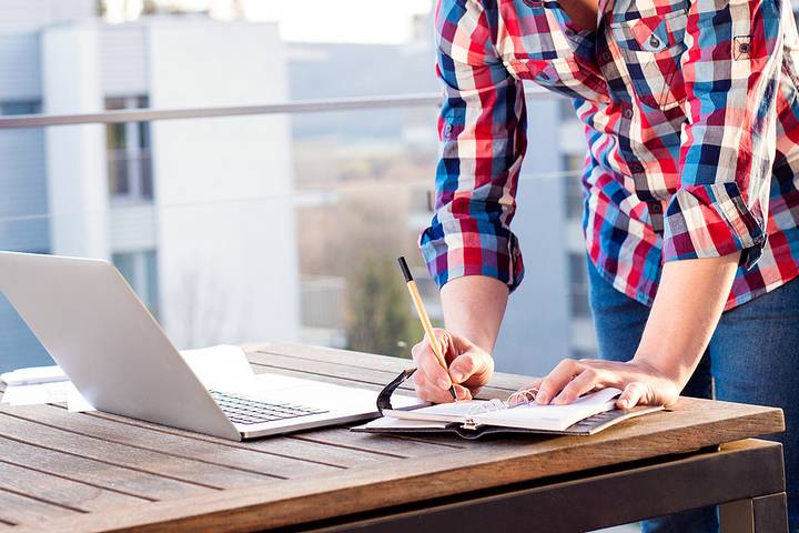 Your balcony office design should have furniture.