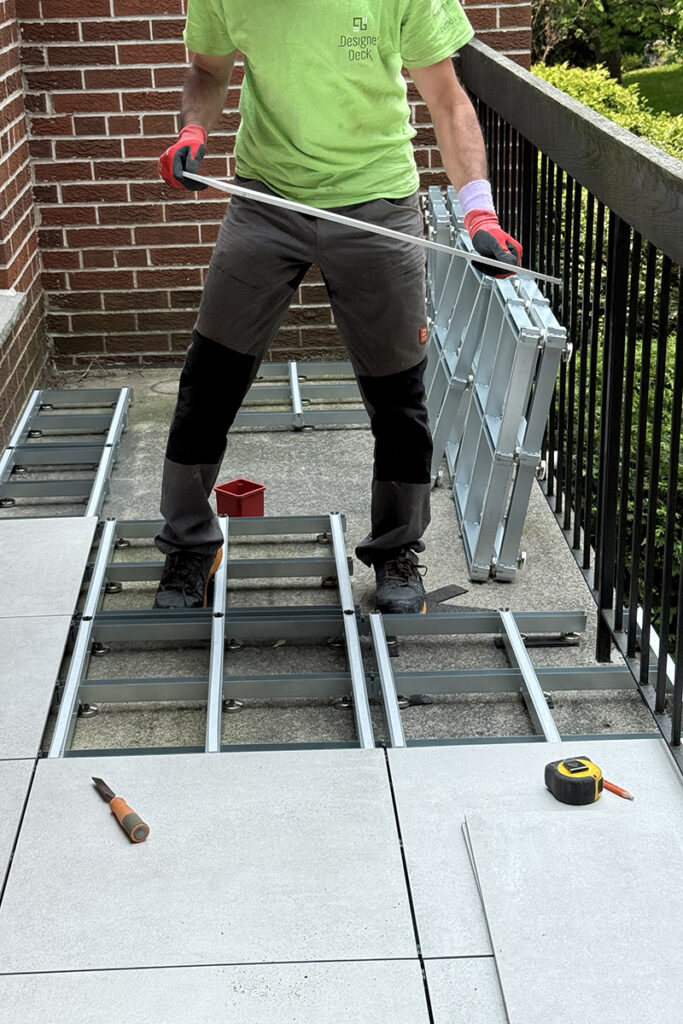 designer-deck-concrete-condo-balcony-porcelain