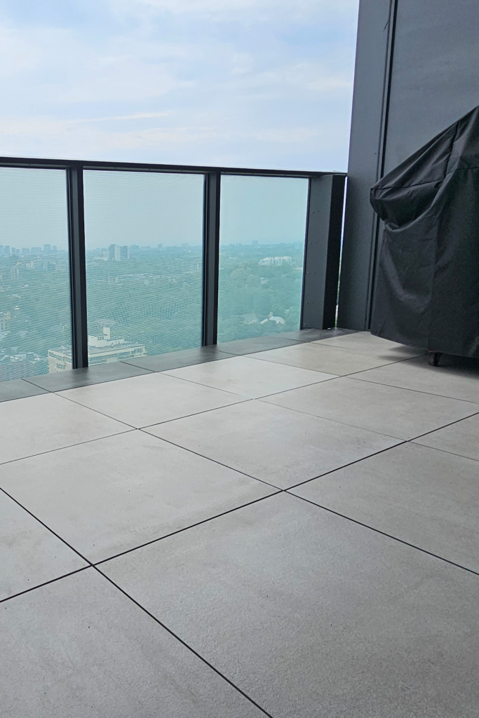 designer-deck-durability-canadian-winters-porcelain-tile 